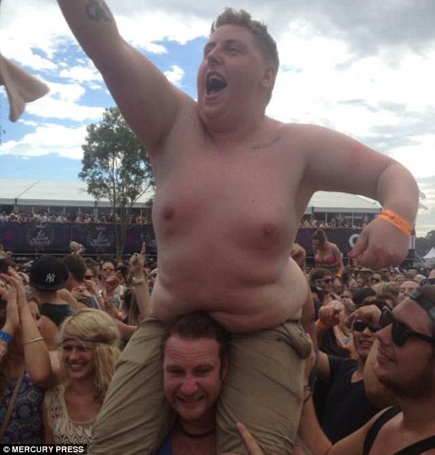 Τον τρόλαραν άγρια για το βάρος του και έχασε 76 κιλά (Photos) - Media