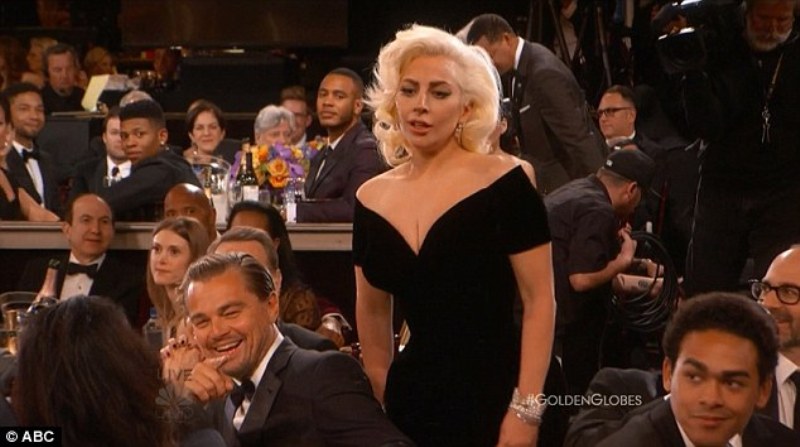 Η… τρομαγμένη αντίδραση του Ντι Κάπριο όταν η Lady Gaga πήγε να πάρει τη Χρυσή Σφαίρα (Photos + Video) - Media