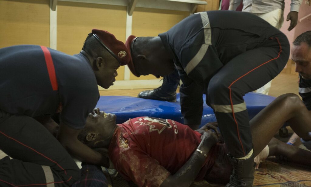 Μπουρκίνα Φάσο: Σε εξέλιξη η επιχείρηση στο ξενοδοχείο που εισέβαλαν τζιχαντιστές- Δεκάδες τραυματίες - Media