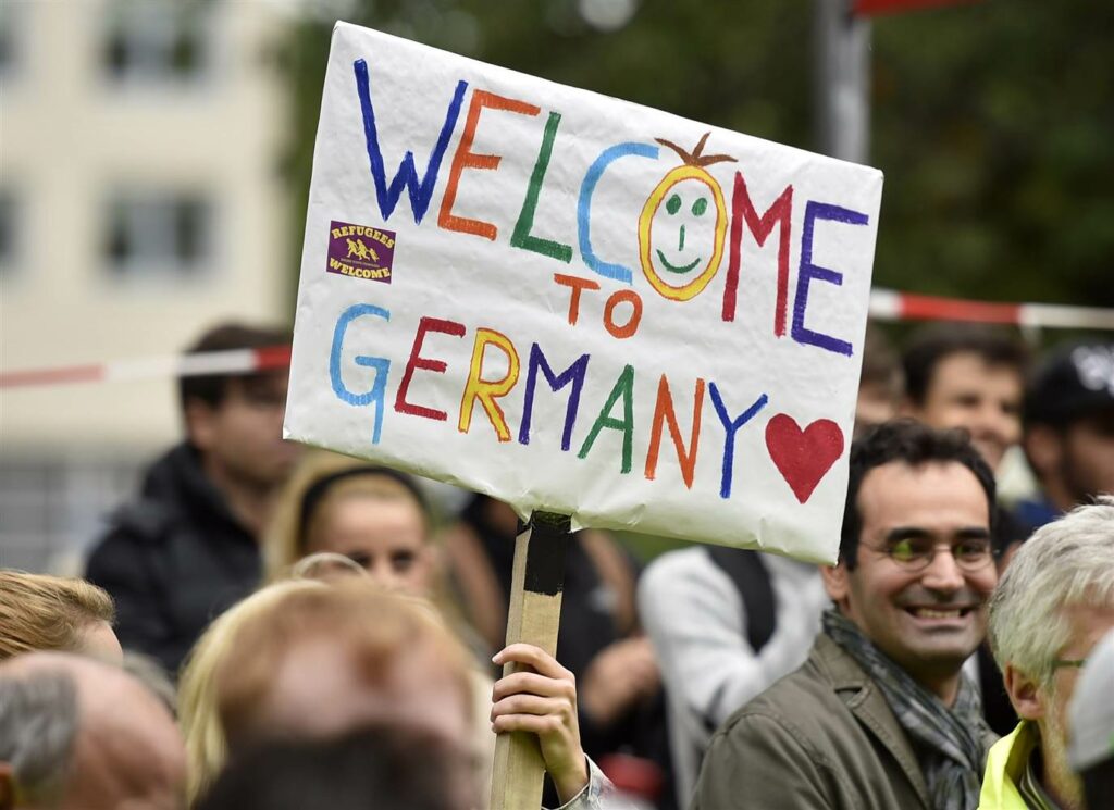 Επιβεβαιώνει το Βερολίνο ότι η περιουσία των προσφύγων άνω των 200€ κατάσχεται - Media