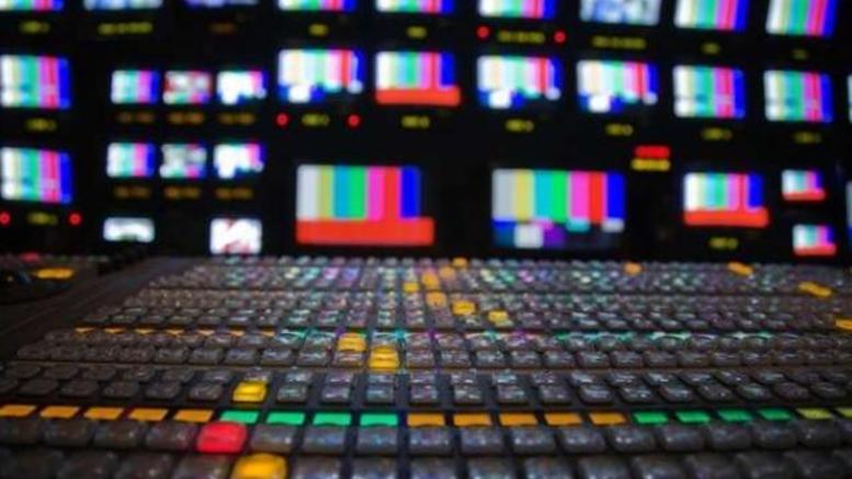 Το υπουργείο Επικρατείας τα «χώνει» στην Σπυράκη: Η Κομισιόν μας δικαιώνει για τις τηλεοπτικές άδειες - Media