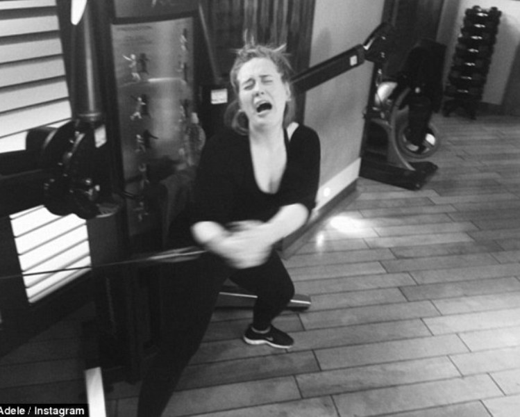 Η Αντέλ υποφέρει στο …γυμναστήριο και δεν το κρύβει (Photos) - Media