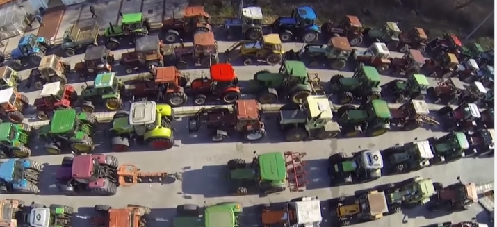 Εντυπωσιακές εικόνες από τα μπλόκα με drone-Που έχουν κλείσει τους δρόμους οι αγρότες (Video) - Media