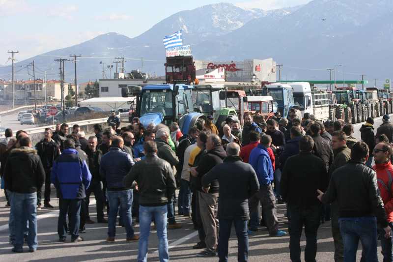 Διχασμένοι οι αγρότες - Αποχώρησαν από τη σύσκεψη οι αγρότες των Τεμπών: Δεν θα πάμε στον Τσίπρα (Videos) - Media