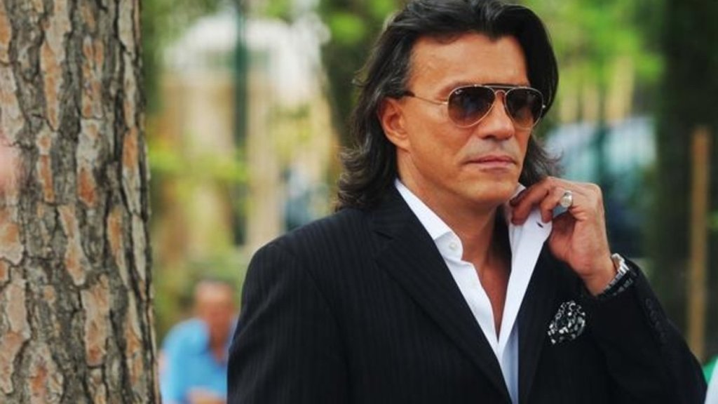 O Ηλίας Ψινάκης «πιλότος» σε πτήση προς Ντουμπάι (Photos) - Media