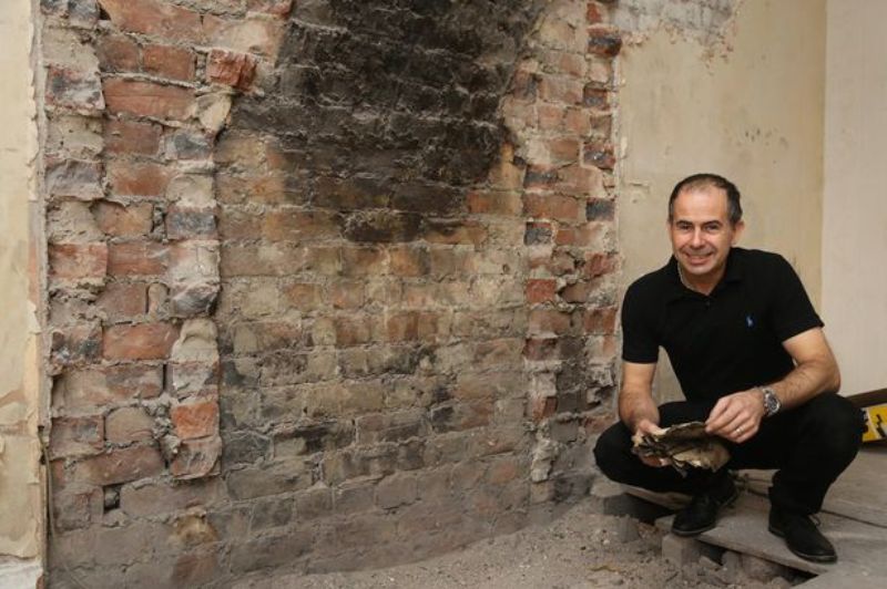 Η καμινάδα στο ξενοδοχείο έκρυβε ένα παλιό ξεχασμένο μυστικό (Photos) - Media