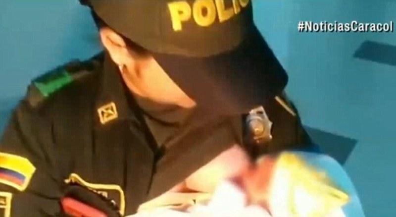 Αστυνομικός βρήκε και θήλασε νεογέννητο που το είχαν εγκαταλείψει και του έσωσε τη ζωή (Video) - Media