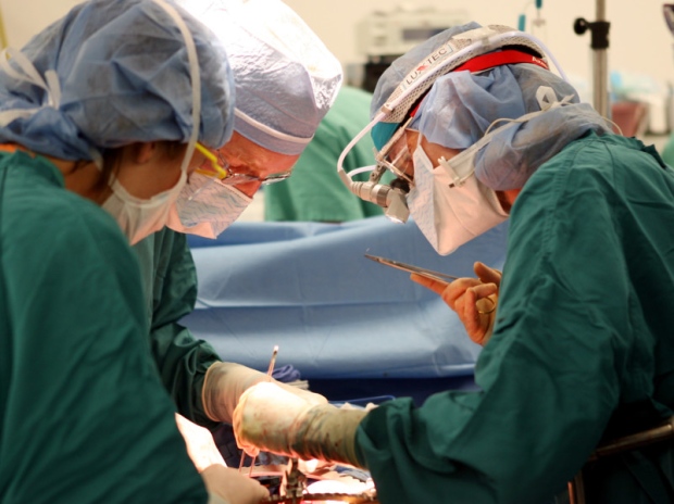 Το πρώτο μπαϊπάς εγκεφάλου σε δημόσιο νοσοκομείο πραγματοποιήθηκε στη Λέσβο - Media