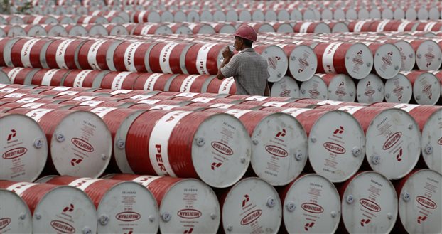 Στα χαμηλότερο επίπεδο από το 2003 οι τιμές του πετρελαίου μετά και την άρση των κυρώσεων στο Ιράν - Media