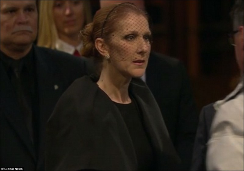 Συντετριμμένη η Σελίν Ντιόν λέει "αντίο" στον Ρενέ (Photos) - Media