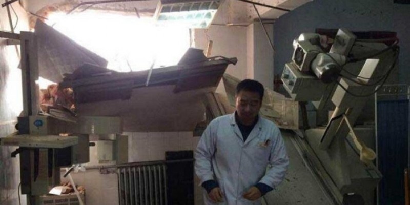 Απίστευτο: Στην Κίνα κατεδάφισαν νοσοκομείο ενώ ήταν μέσα ασθενείς (Photos) - Media
