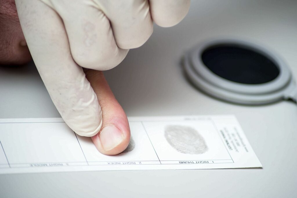 Η Κομισιόν δίνει 1,36 εκατομμύρια στην Ελλάδα για να αγοράσει συσκευές λήψης δακτυλικών αποτυπωμάτων των προσφύγων - Media