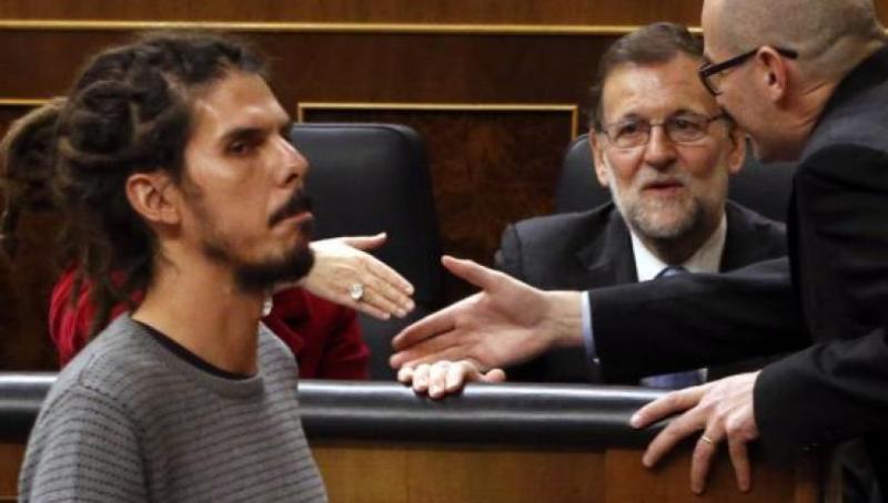 Ο Ραχόι τα χάνει μπροστά στα ράστα του βουλευτή των Podemos! (Photos) - Media