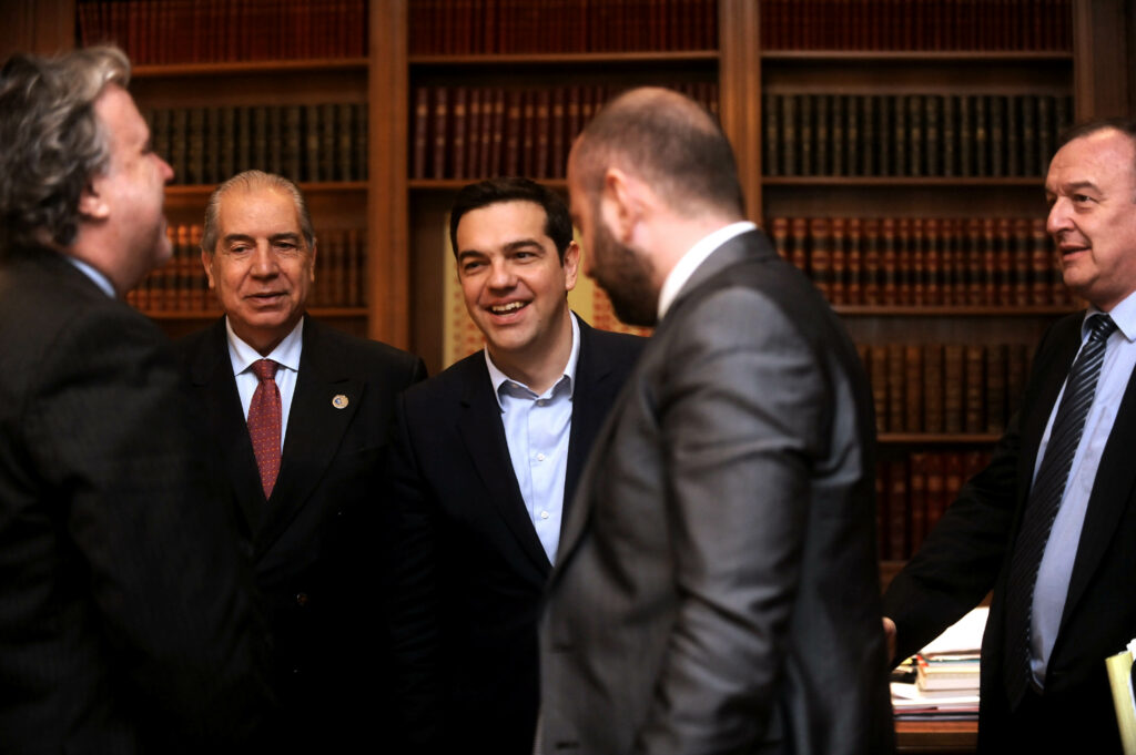 Αυτές είναι οι βελτιωμένες προτάσεις του Αλ. Τσίπρα προς τους επιστημονικούς φορείς - Τι θα γίνει με τα μπλοκάκια και τις εισφορές  - Media