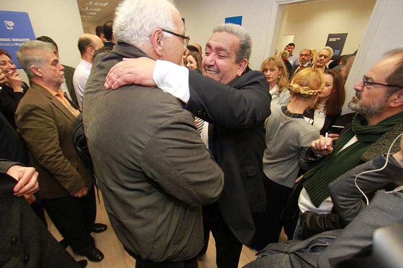 Χαρές και πανηγύρια στα γραφεία του Μητσοτάκη, προβληματισμός στα γραφεία Μειμαράκη - Φωτορεπορτάζ  - Media