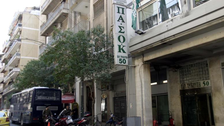 Νέες επιθέσεις με μολότοφ στα γραφεία του ΠΑΣΟΚ - Media