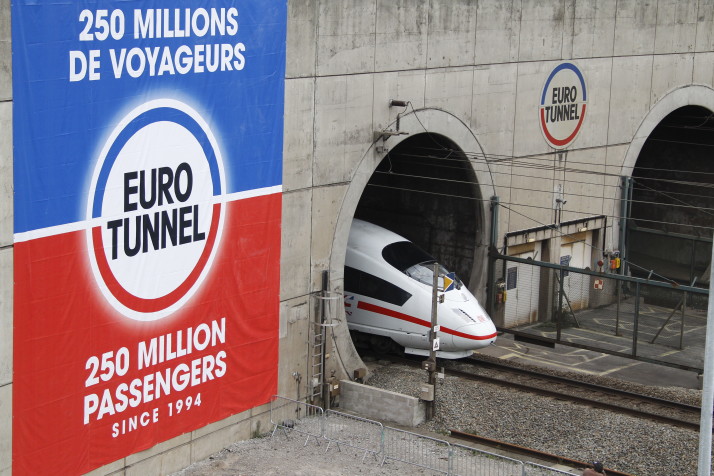Έσπρωξε τον 91χρονο πρώην επικεφαλής του Eurotunnel στις ράγες του μετρό (Video) - Media