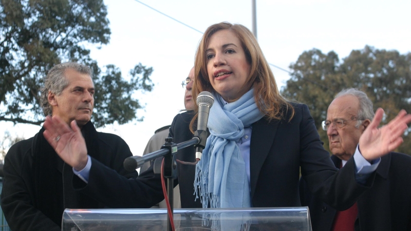 Ανοικτή πρόσκληση προς όλους τους δημοκρατικούς πολίτες απευθύνει η Φώφη Γεννηματά - Media