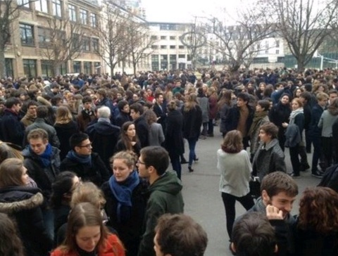 Εκκενώθηκαν 5 σχολεία στο Παρίσι λόγω απειλής για βόμβα (Photos) - Media