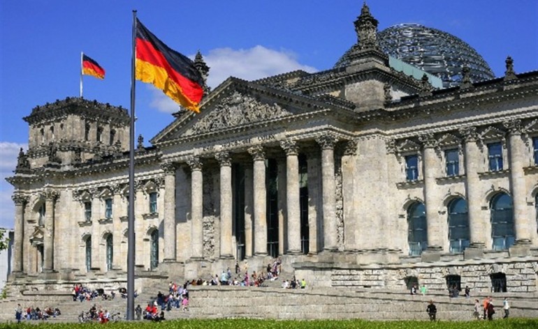 Sueddeutsche Ζeitung: Aναθέρμανση της ελληνικής κρίσης αποτελεί εσωτερικοπολιτική βόμβα για τη Γερμανία - Media