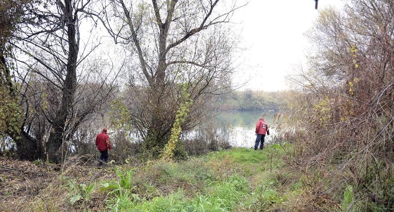 ΕΔΕ για τον αστυνομικό που έβγαζε φωτογραφίες κατά την έρευνα για τους 2 άτυχους νέους στο Μεσολόγγι - Media