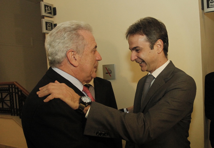 Συνάντηση του Κυρ. Μητσοτάκη με τον επίτροπο Δημ.Αβραμόπουλο - Media