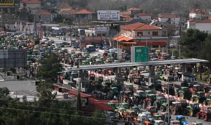 Κορωνοϊός-Απαγόρευση κυκλοφορίας: «Μην μου κόψεις πρόστιμο, θα φτερνιστώ στο πρόσωπό σου!» - Media