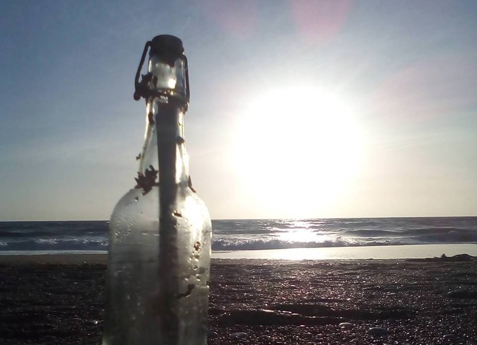 Ηλεία: Βρέθηκε μπουκάλι με γράμμα από την Κροατία και συντάκτριες 3 μικρές Γερμανίδες σε παραλία! (Photos) - Media