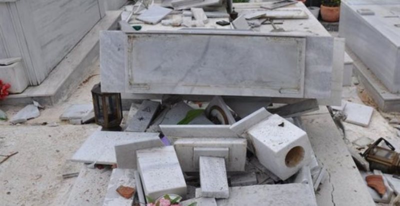 Άγνωστοι προκάλεσαν ζημιές στο κοιμητήριο της Άριας στο Ναύπλιο - Media