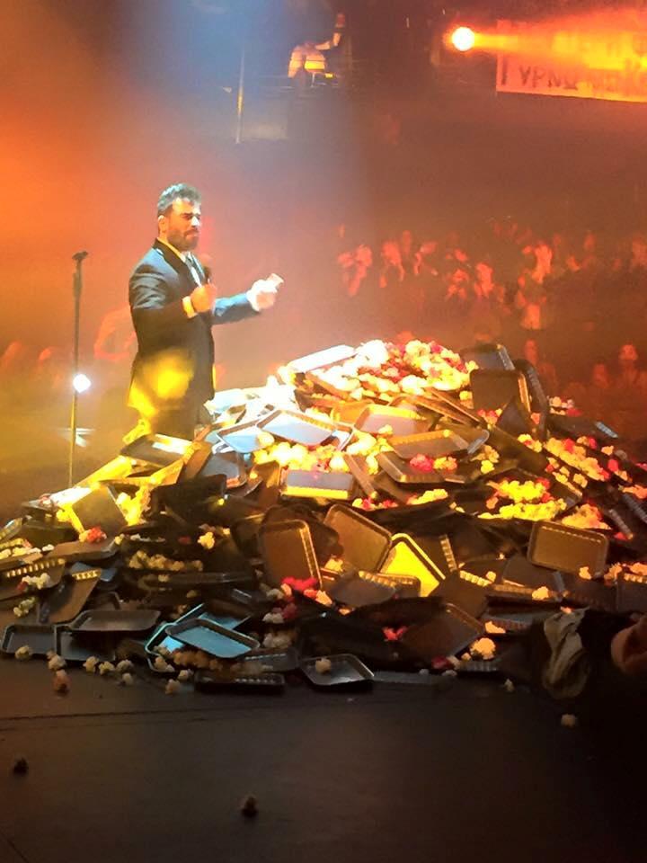 Η απάντηση του νυχτερινού κέντρου για τα λουλούδια στον Παντελίδη: «Αλλιώς θα πήγαιναν στα σκουπίδια» - Media