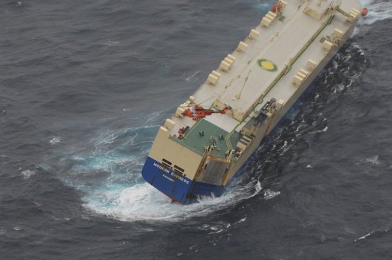 SOS στον Ατλαντικό: Ακυβέρνητο φορτηγό πλοίο εν μέσω θαλασσοταραχής (Video) - Media