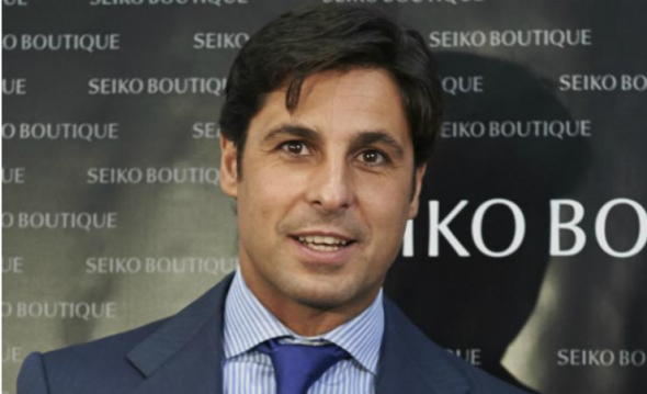 Σάλο προκαλεί ταυρομάχος που μπήκε στην αρένα με το μωρό του! (Photo) - Media