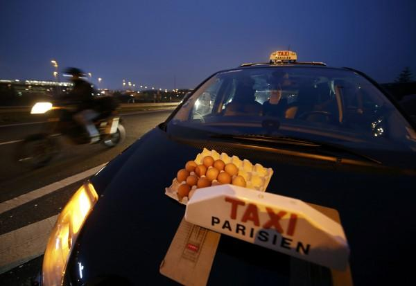 Ταξιτζήδες τα έκαναν γυαλιά-καρφιά στο Παρίσι (Video) - Media