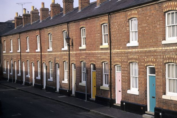 Οι αριθμοί ευημερούν στην Αγγλία αλλά οι άνθρωποι υποφέρουν  - Μία στις τέσσερις οικογένειες δεν μπορούν να πληρώσουν για θέρμανση - Media