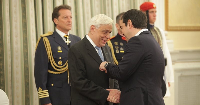 Ο διάλογος Τσίπρα-Παυλόπουλου για την... γραβάτα (Video) - Media