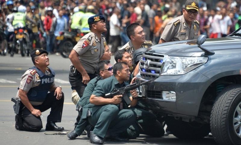 Χιλιάδες Ινδονήσιοι διαδήλωσαν έξω από την πρεσβεία των ΗΠΑ στην Τζακάρτα - Media