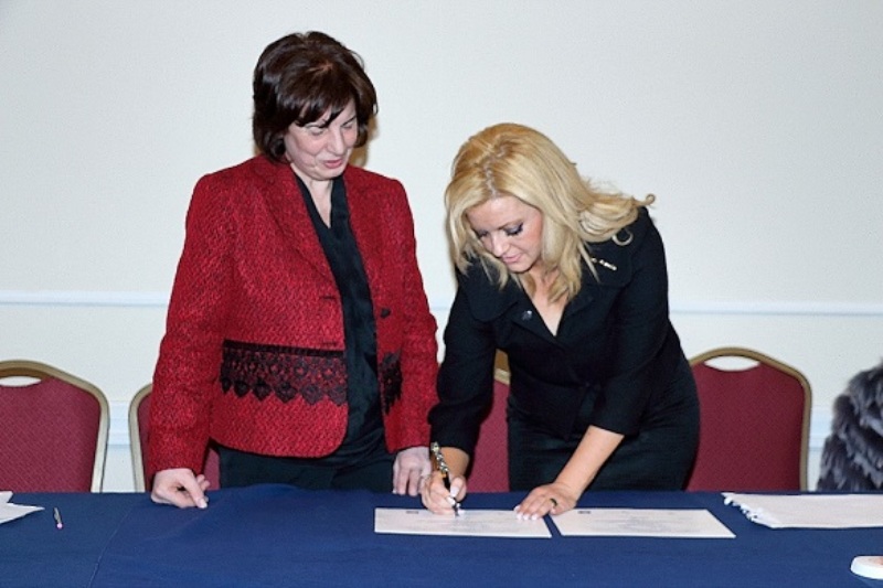 Υπογραφή της Ευρωπαϊκής Χάρτας Ισότητας των Φύλων στις Τοπικές Κοινωνίες από τον Δήμο Ιστιαίας- Αιδηψού - Media