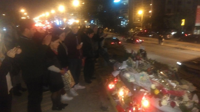 Λαϊκό «προσκύνημα» στο σημείο που σκοτώθηκε ο Παντελής Παντελίδης (Photo/Video) - Media