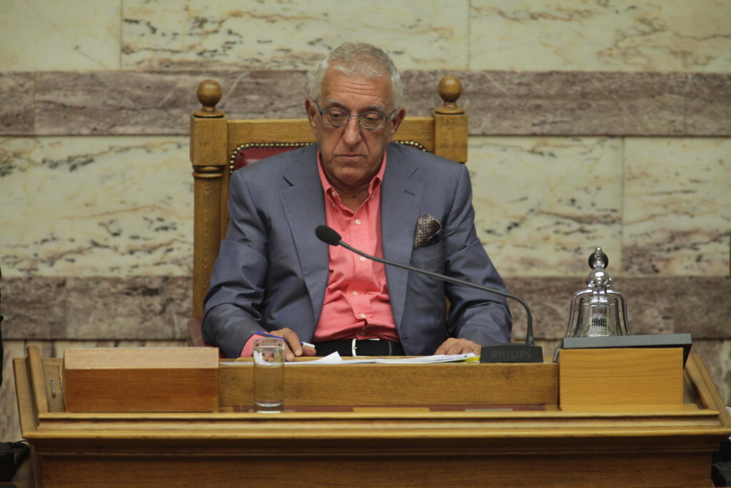 Κακλαμάνης στη Βουλή: Ποιες κυρίες και κύριοι συνάδελφοι - Τρεις και ο κούκος είμαστε! (Video) - Media