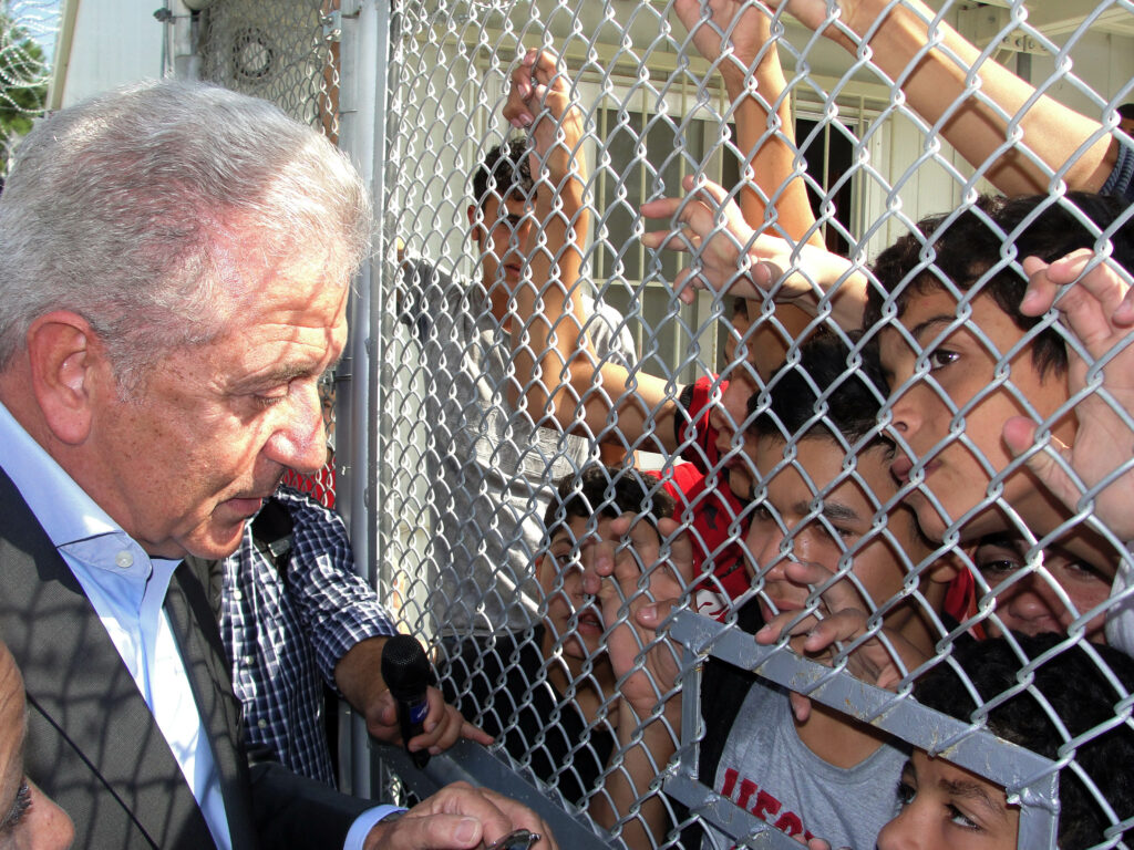 Αβραμόπουλος: Κινδυνεύει η ενότητα της ΕΕ - Media