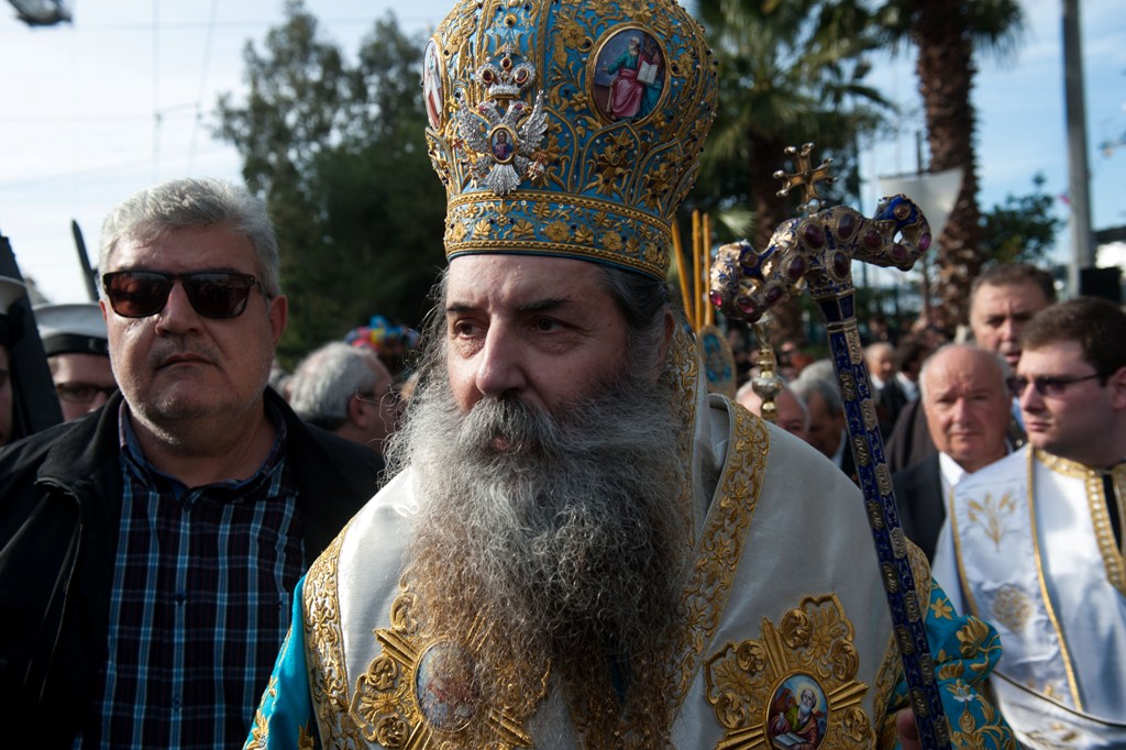 Σεραφείμ κατά κάρτας πολίτη: Θα μας κάνουν ρομπότ - Η κυβέρνηση έχει 9 εκατ. μικροεπεξεργαστές στην Καισαριανή (Video) - Media