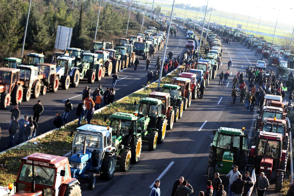 Αγρότες: Δεν θα αφήσουμε την κυβέρνηση σε χλωρό κλαρί - Συκοφαντεί τα αιτήματά μας - Media
