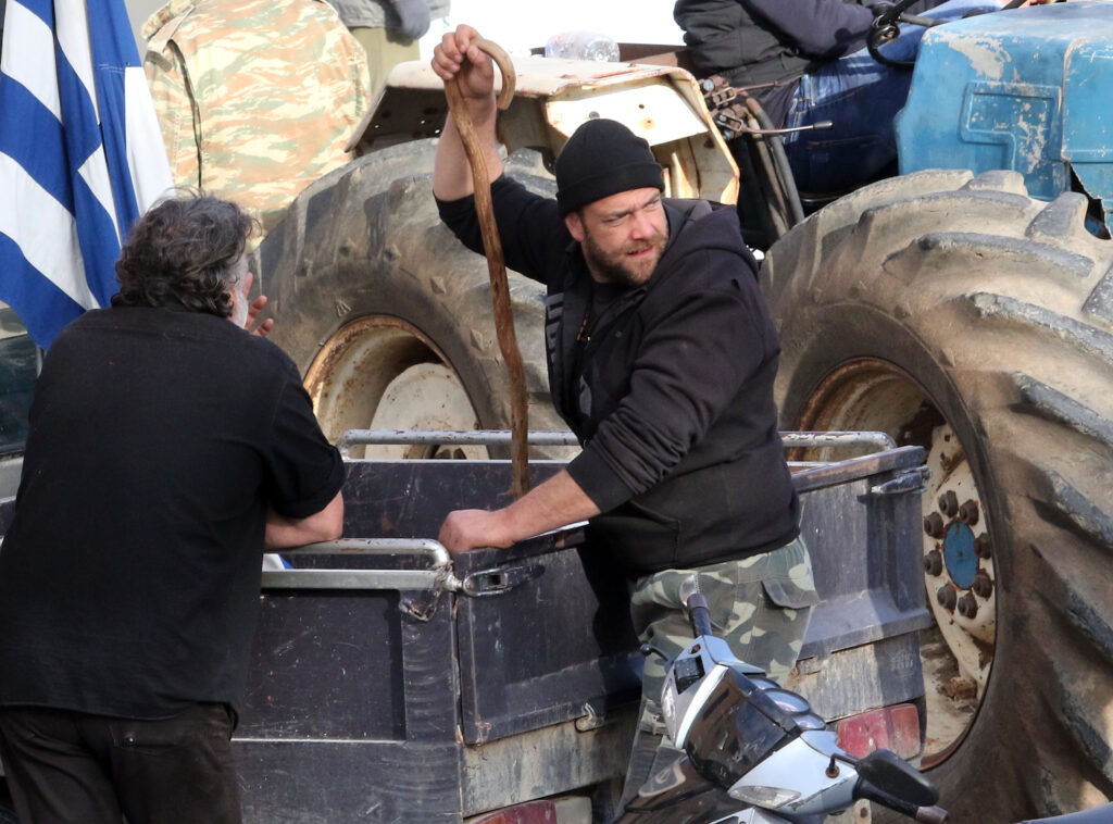 Στην Αθήνα κατεβαίνουν οι Αγρότες - Ενισχύουν τα μπλόκα σε όλη την Ελλάδα με πολύωρους αποκλεισμούς δρόμων - Media