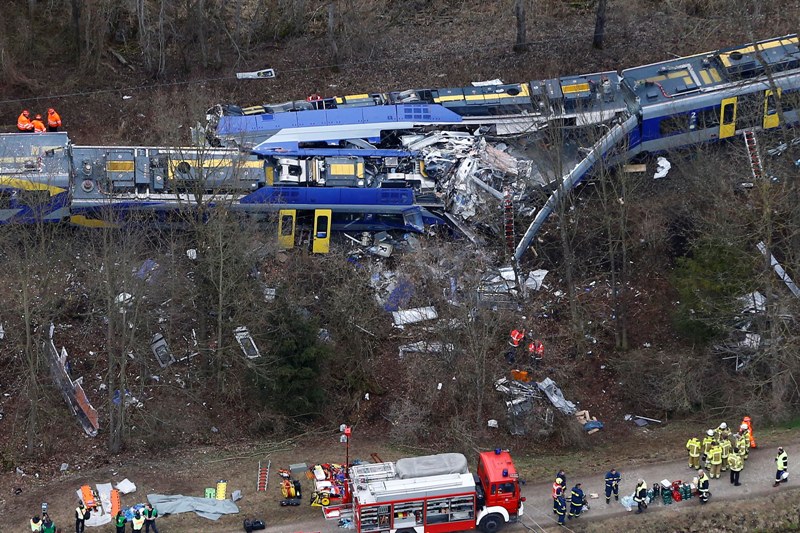 Δέκα οι νεκροί από το σιδηροδρομικό δυστύχημα στη Γερμανία - Media