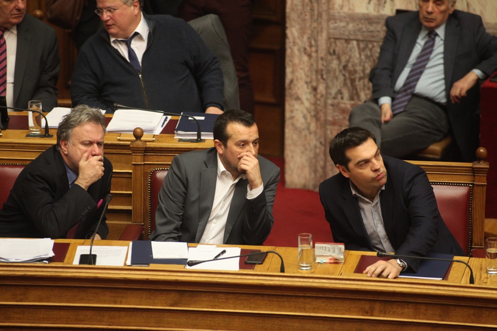 «Μετωπική» στη Βουλή για τα κανάλια - Ψηφίζεται η τροπολογία για τις άδειες (LIVE) - Media