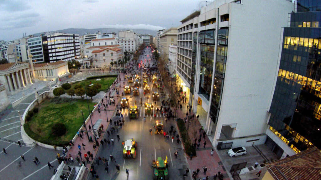 Στο Σύνταγμα παραμένουν οι αγρότες - Πρόσκληση για διάλογο από τον υπουργό Αγροτικής Ανάπτυξης - Media