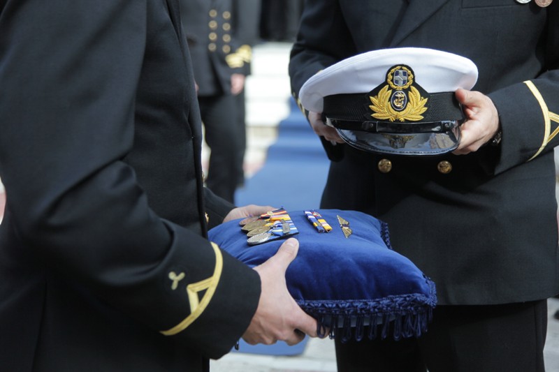 Το τελευταίο αντίο είπε πλήθος κόσμου στον ανθυπασπιστή Ελευθέριο Ευαγγέλου (Photos) - Media