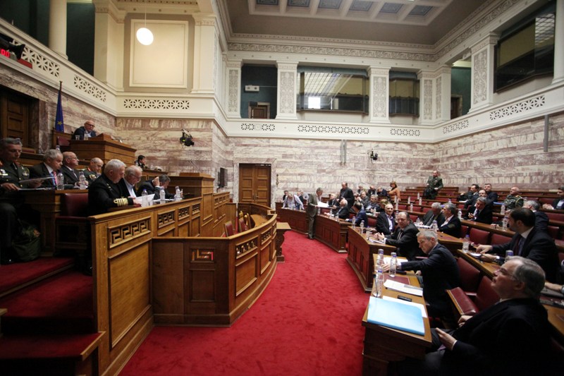 Χρυσαυγίτες βουλευτές «τίναξαν στον αέρα» την ενημέρωση του Καμμένου στη Βουλή   - Media