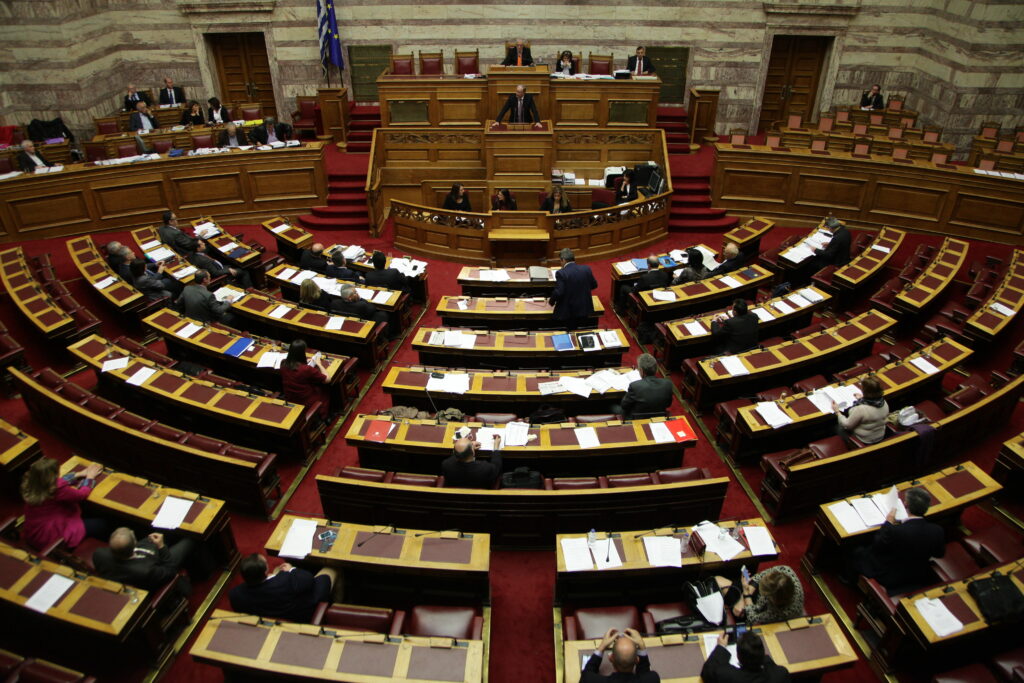 Στη Βουλή το παράλληλο πρόγραμμα – «Μάχη» πολιτικών αρχηγών (LIVE) - Media