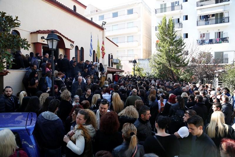 Πλήθος κόσμου λέει το τελευταίο αντίο στον Παντελή Παντελίδη – Σε λαϊκό προσκύνημα η σορός του (Photos) - Media